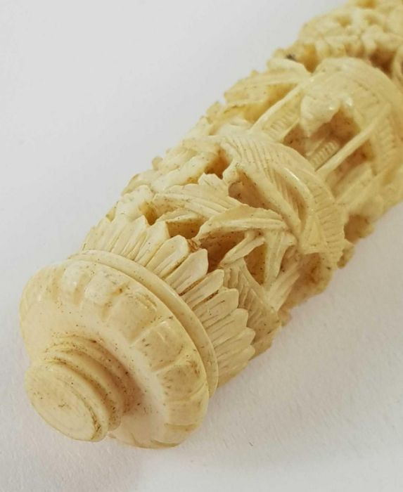 A collection of ivory items to include a comb with - Image 11 of 21
