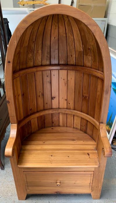 A farmhouse pine porters / hall chair, with a dome - Image 2 of 5