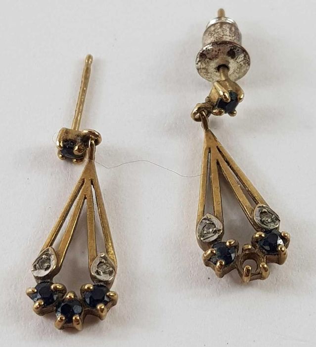 A collection of earrings to include three 9ct gold - Image 3 of 6