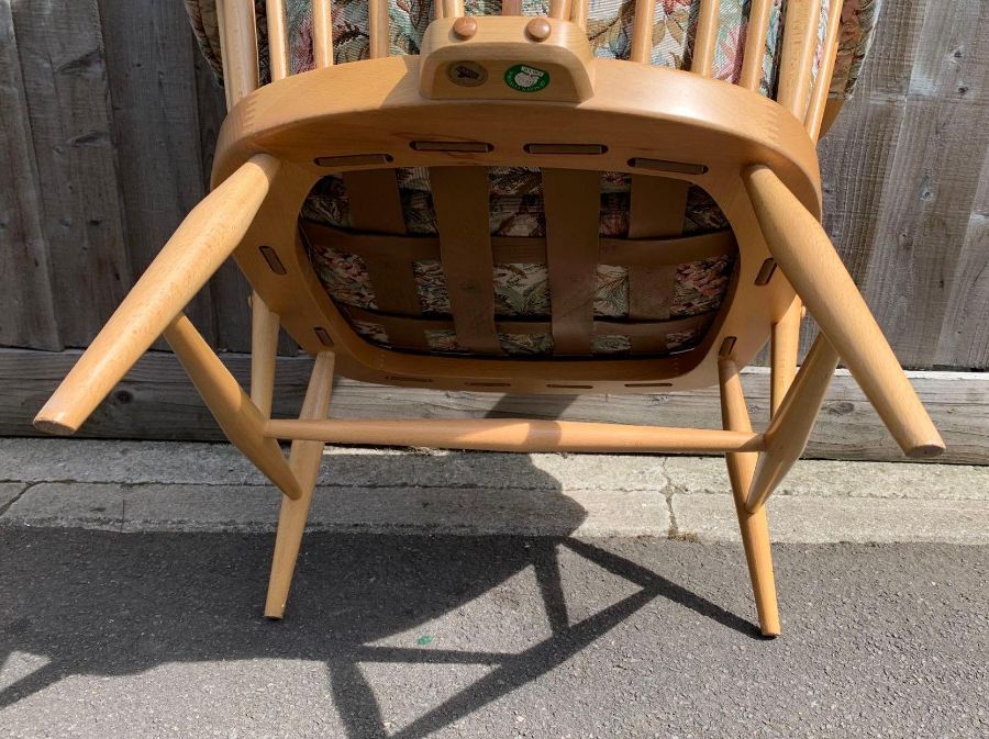 An mid century elm and beech Ercol open armchair - Image 3 of 4