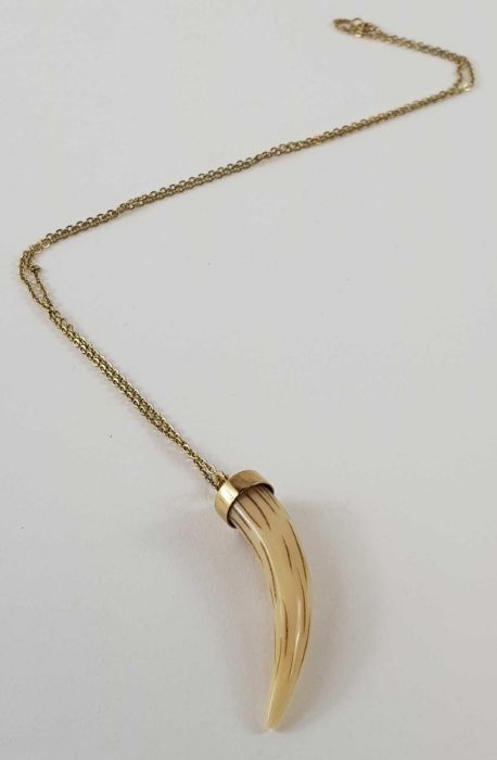 A 9ct gold locket and horseshoe pendant, 3.69g gro - Image 4 of 11
