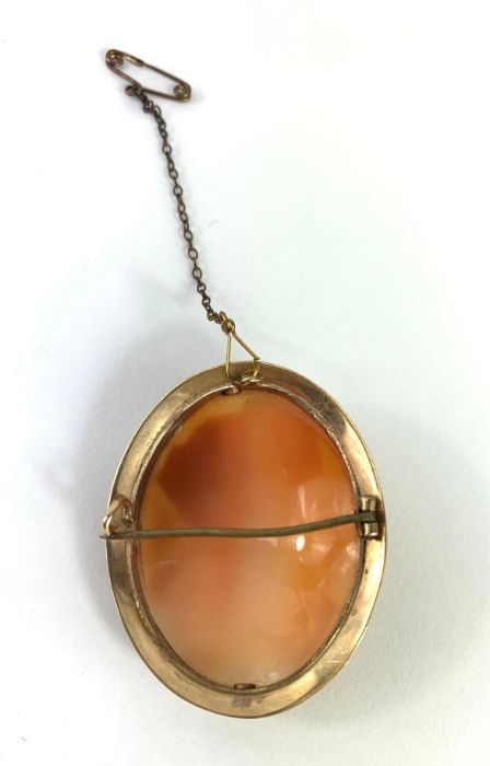 A 9ct gold orange shell cameo brooch, 4.2cm long - Image 3 of 3