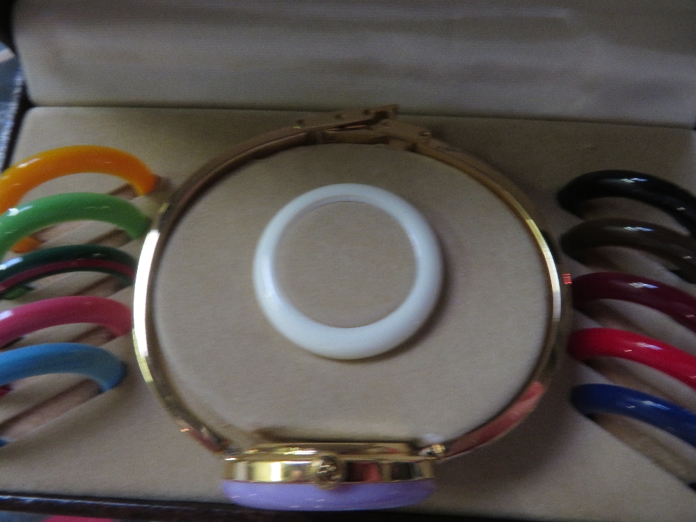 A Gucci ladies gold plated bangle wrist watch , wi - Image 10 of 12