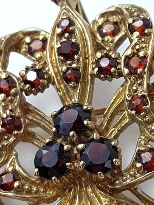 A 9ct gold garnet pendant/brooch, 5.5cm long inclu - Image 3 of 5