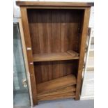 Oak bookcase/shelving unit