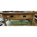 Modern oak coffee table with 2 drawers