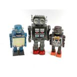 Vintage toys - A battery operated tin plate robot,