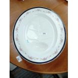 Earth 20th century Wedgwood large oval meat platte