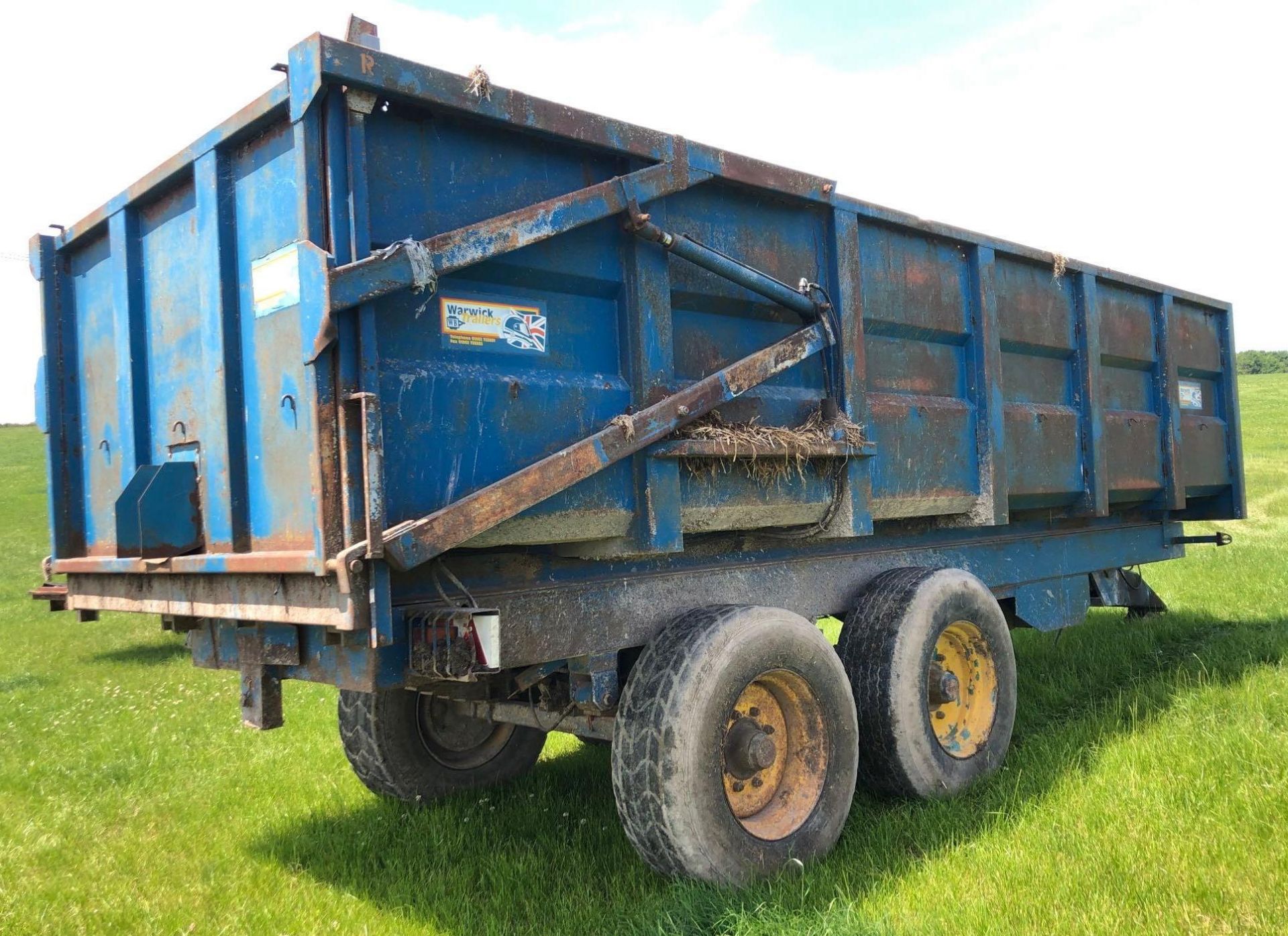 Warwick 14T Twin Axle Grain Trailer c/w Super Single Wheels, Sprung Axles, Hydraulic Tail Gate - Image 4 of 5