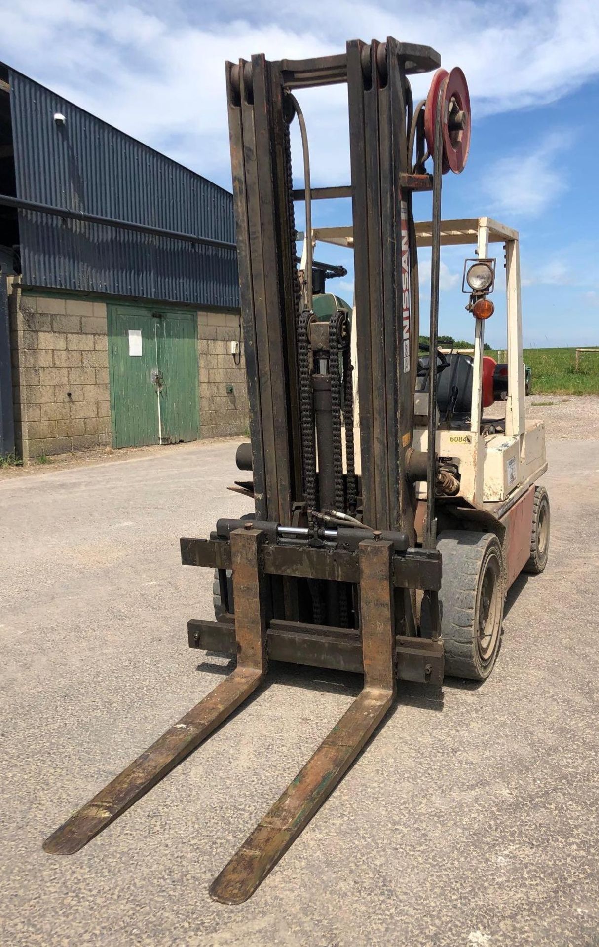 Nissan Propane Gas Fork Lift Truck (3000kg lift) (1995)