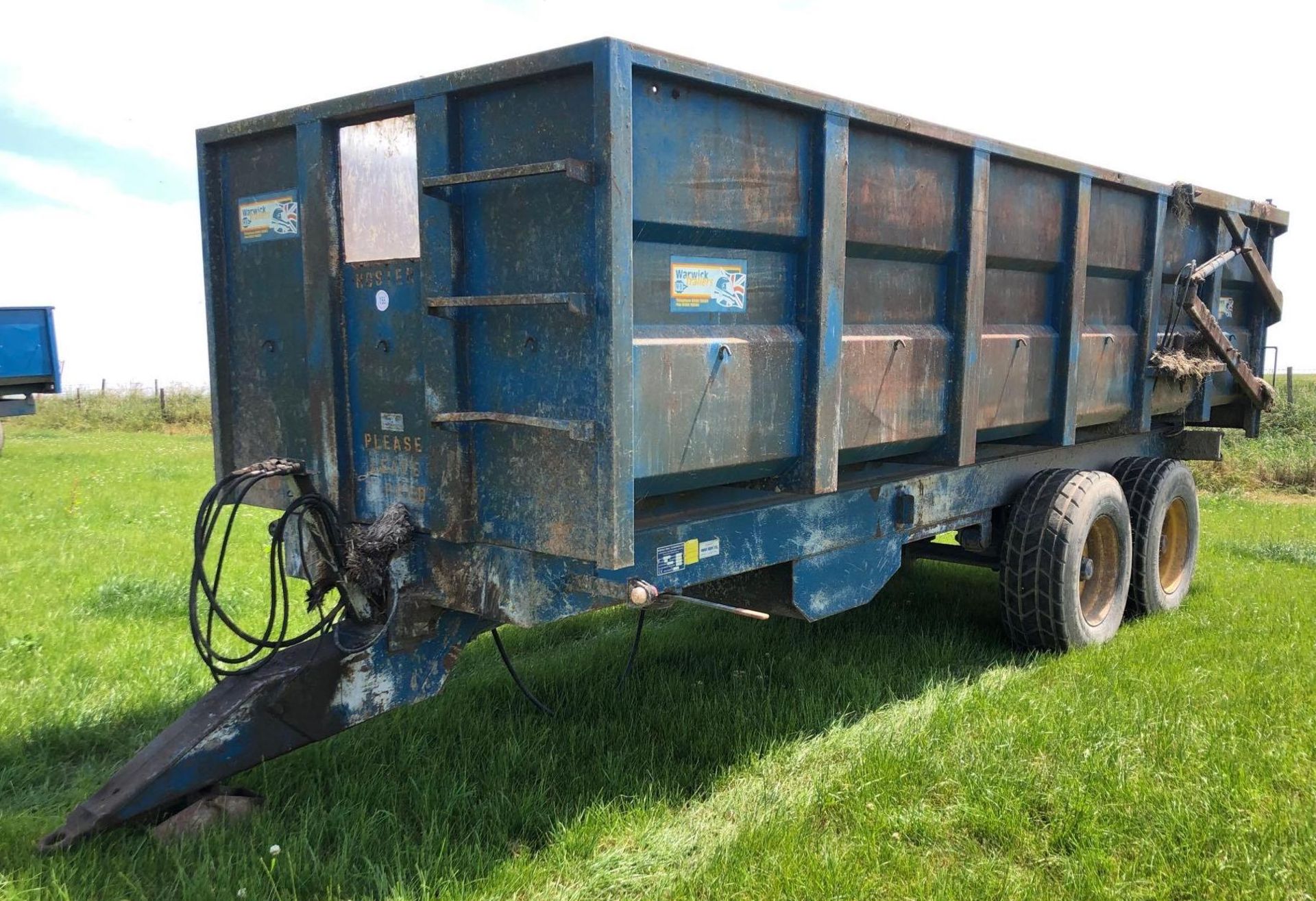 Warwick 14T Twin Axle Grain Trailer c/w Super Single Wheels, Sprung Axles, Hydraulic Tail Gate - Image 2 of 5