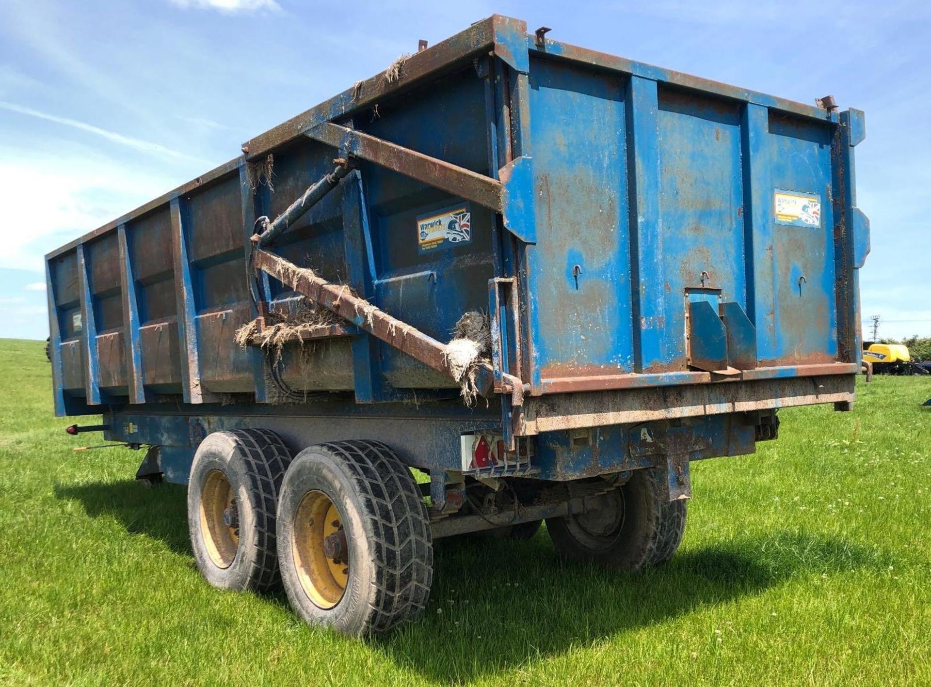 Warwick 14T Twin Axle Grain Trailer c/w Super Single Wheels, Sprung Axles, Hydraulic Tail Gate - Image 3 of 5