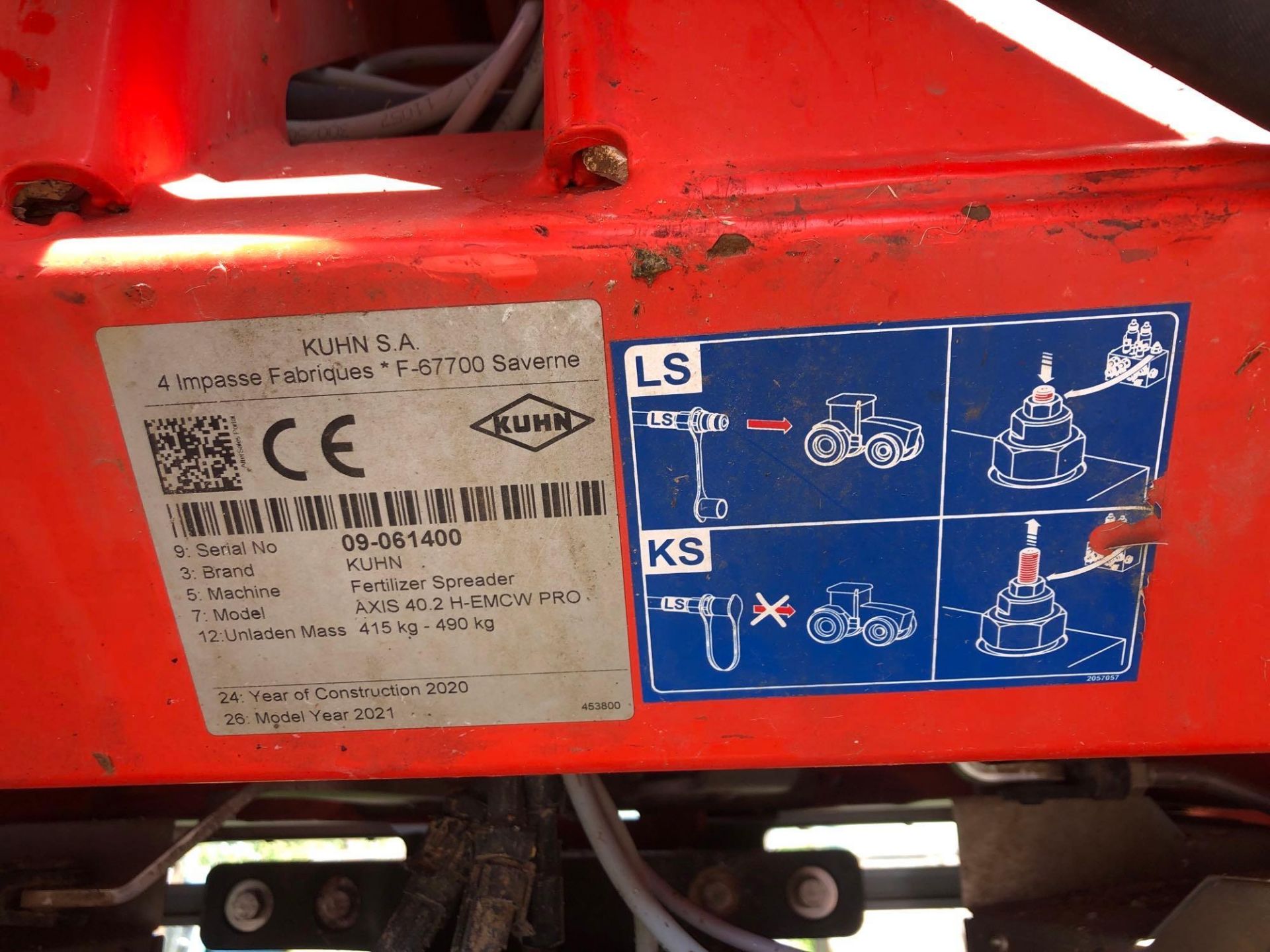 Kuhn Axis 40.2 H-EMC-W Fertiliser Spinner c/w Isobus, Lights, Cover etc (2020)(vgc) - Image 4 of 4