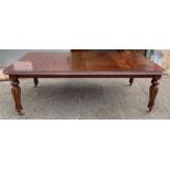 A large 20th century mahogany extending dining tab