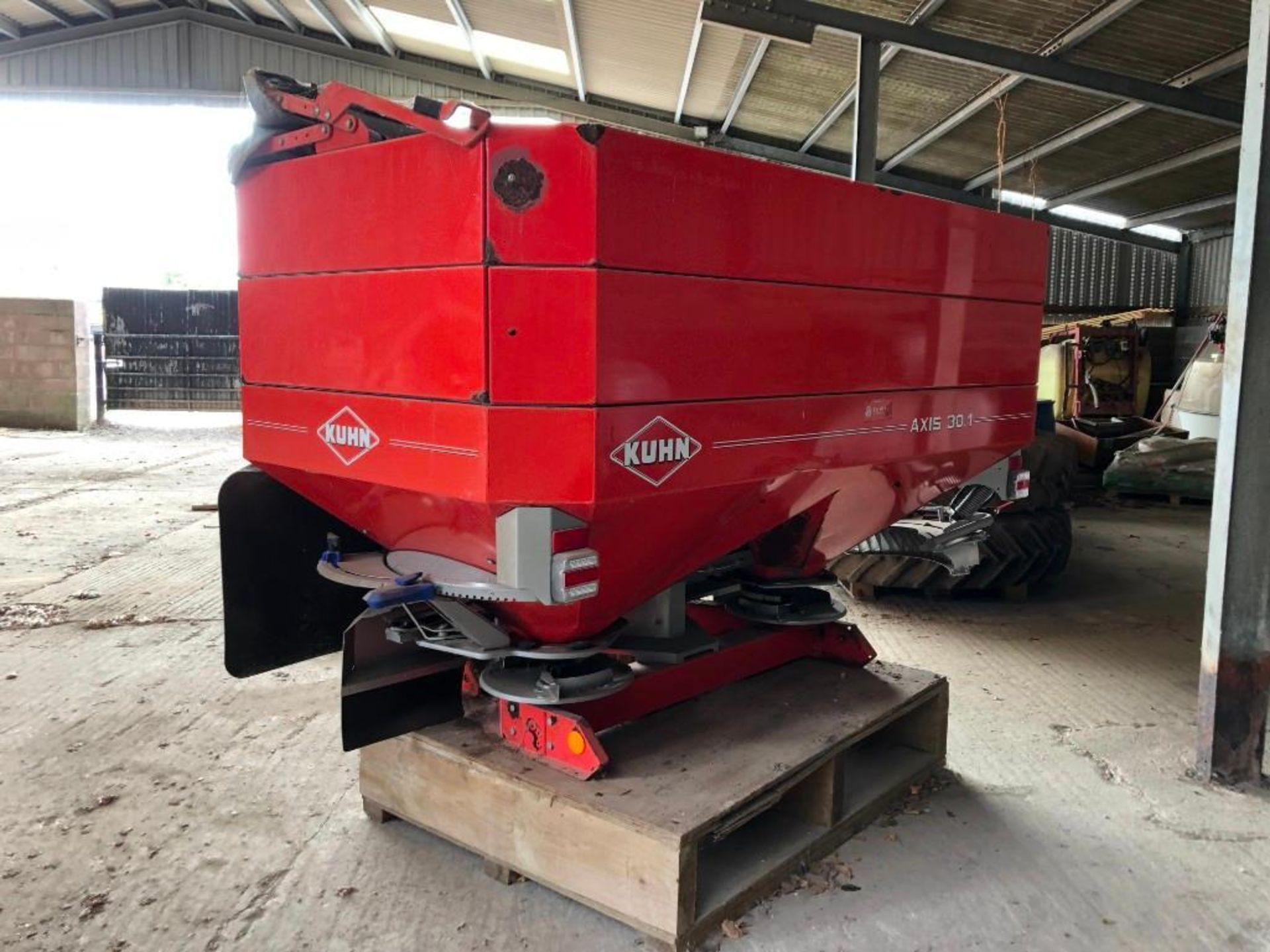 Kuhn Axis 30.1 Ferti Spinner c/w S4 Disc, Lights Cover (2005)(Last Used 2021) and Qantron E-2 Box - Image 3 of 3