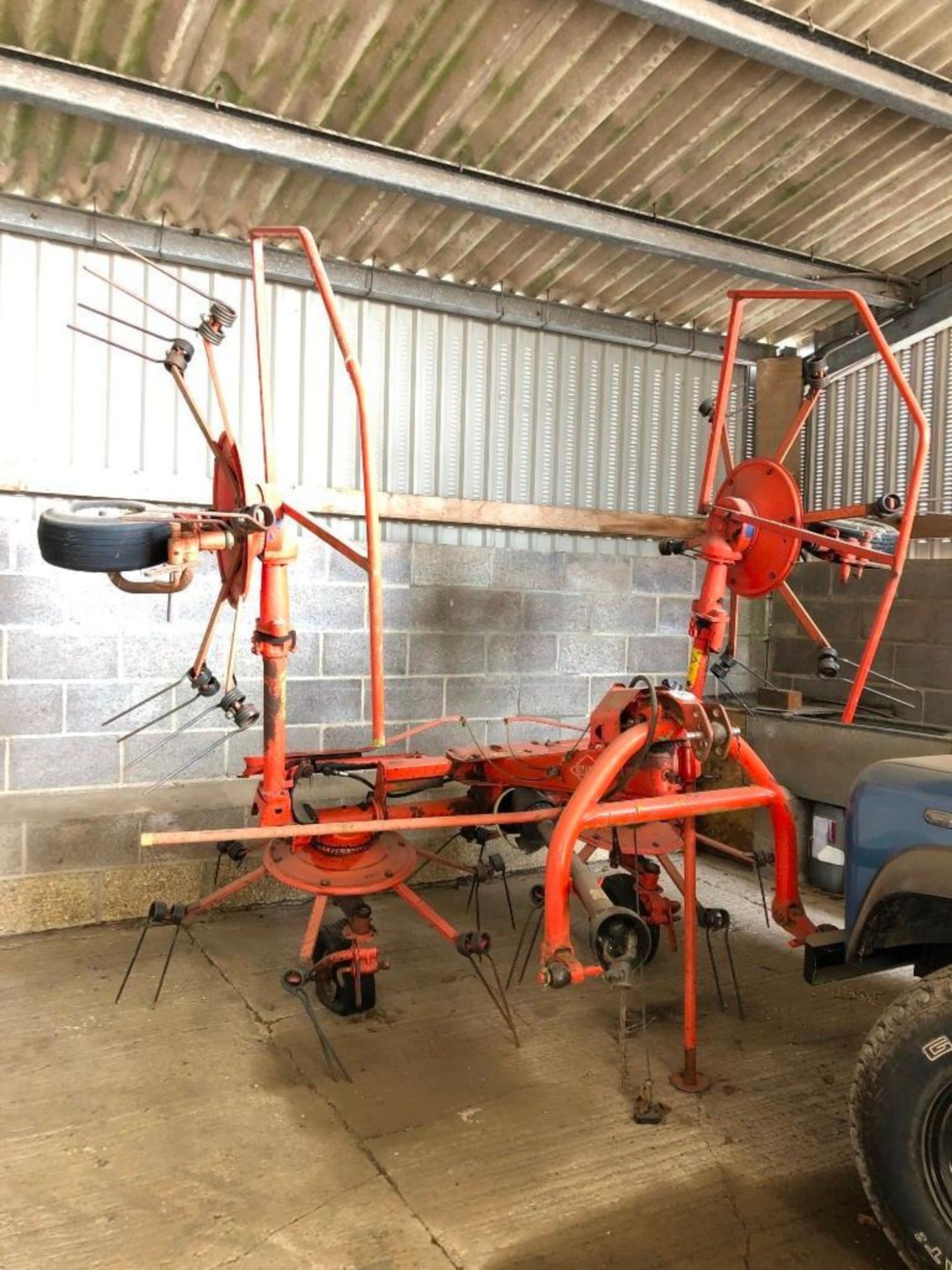 Kuhn GF500 1MH 4 Rotor Tedder (1999)