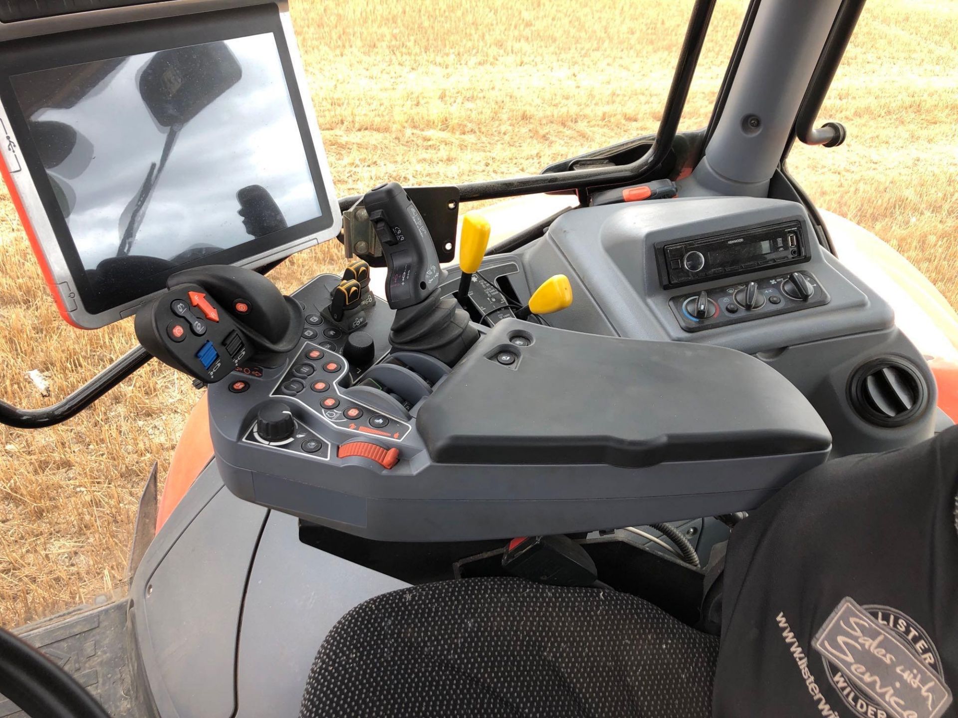 Kubota M7172 Premium KVT 4w Tractor. 4 Cylinder, Front Linkage & PTO, Rear Wheel Weights, 4 Spool - Image 9 of 10