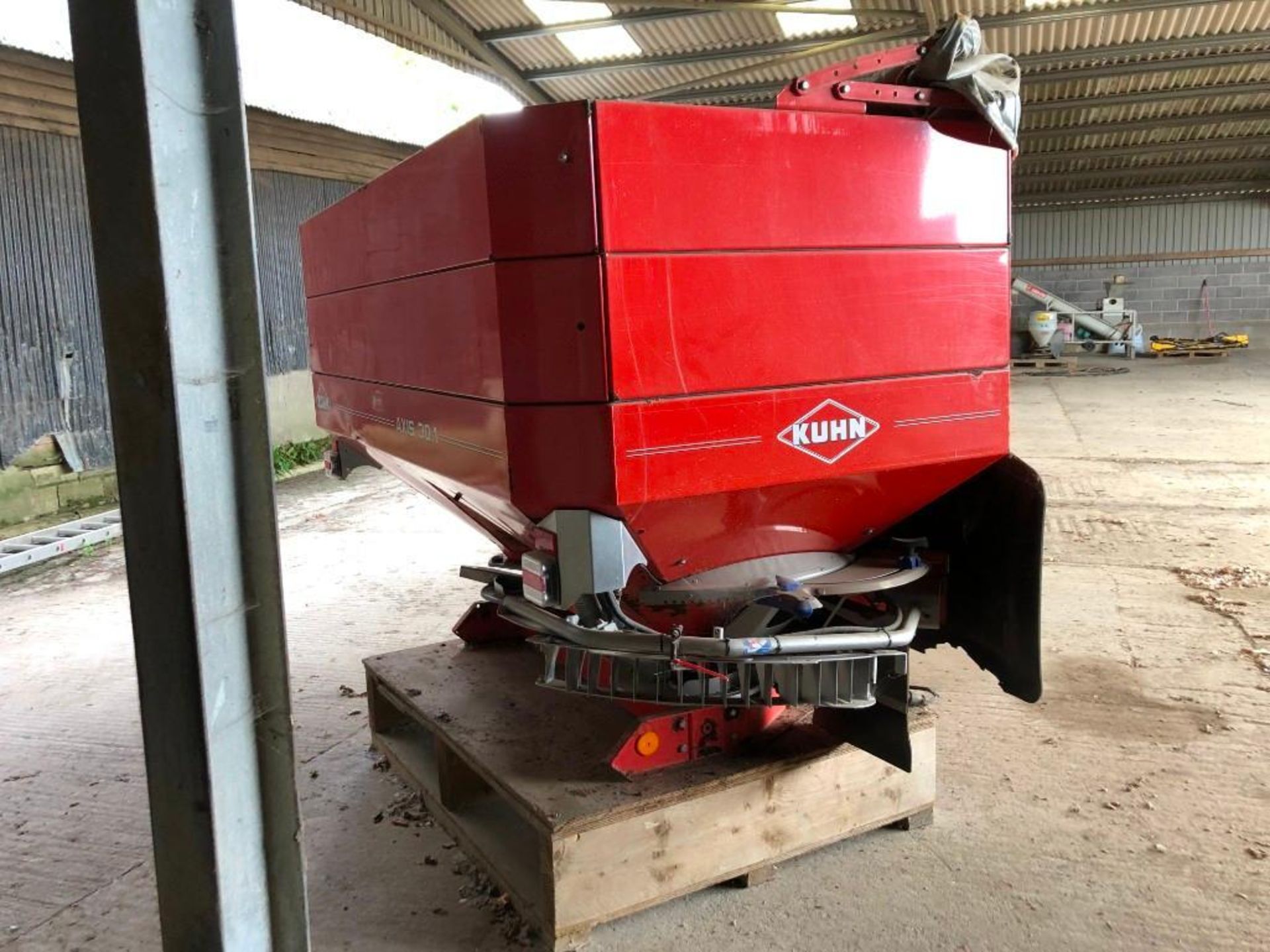 Kuhn Axis 30.1 Ferti Spinner c/w S4 Disc, Lights Cover (2005)(Last Used 2021) and Qantron E-2 Box