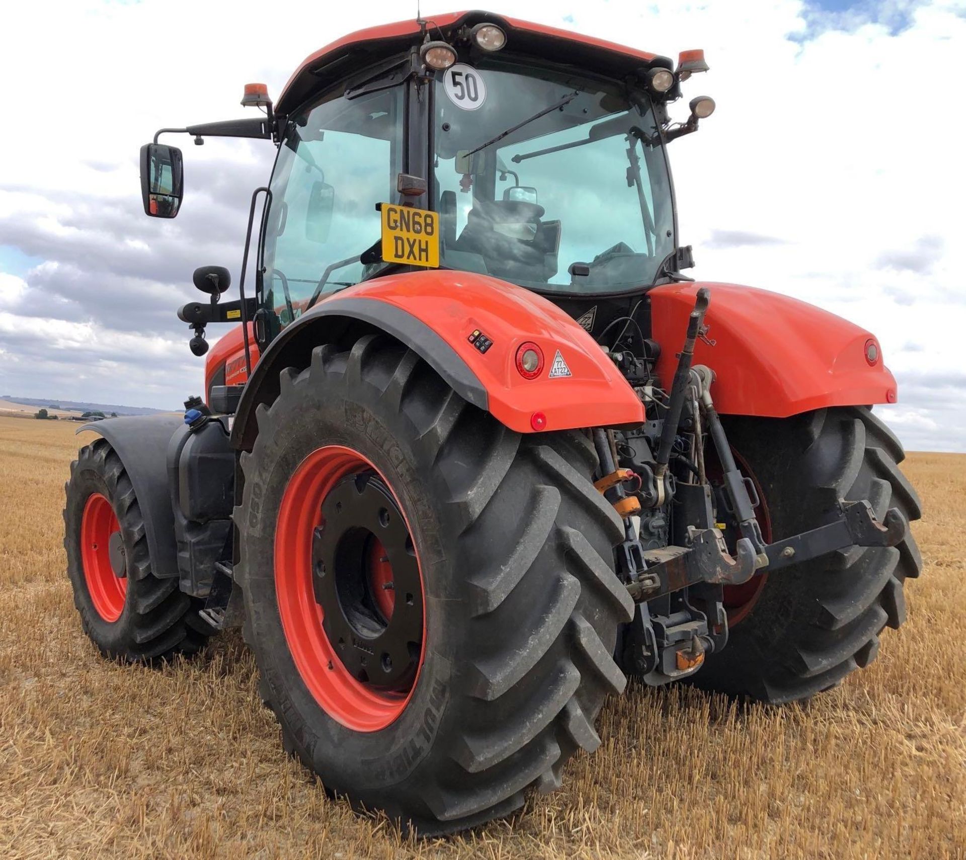 Kubota M7172 Premium KVT 4w Tractor. 4 Cylinder, Front Linkage & PTO, Rear Wheel Weights, 4 Spool - Image 2 of 10