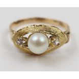 A single stone pearl and clear stone dress ring, t