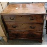 An early 19th century mahogany chest of drawers, w