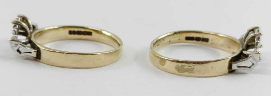 A pair of unusual 9ct gold band rings, - Image 3 of 4