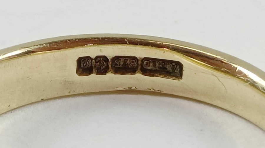 A pair of unusual 9ct gold band rings, - Image 4 of 4
