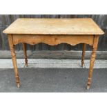 A Victorian pine side table, with turned legs, 72c