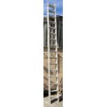 Aluminium double extending ladder