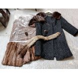 Vintage ladies clothing to include 2 coats, wraps