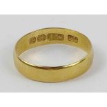 A Victorian 22 carat gold plain wedding ring, fing
