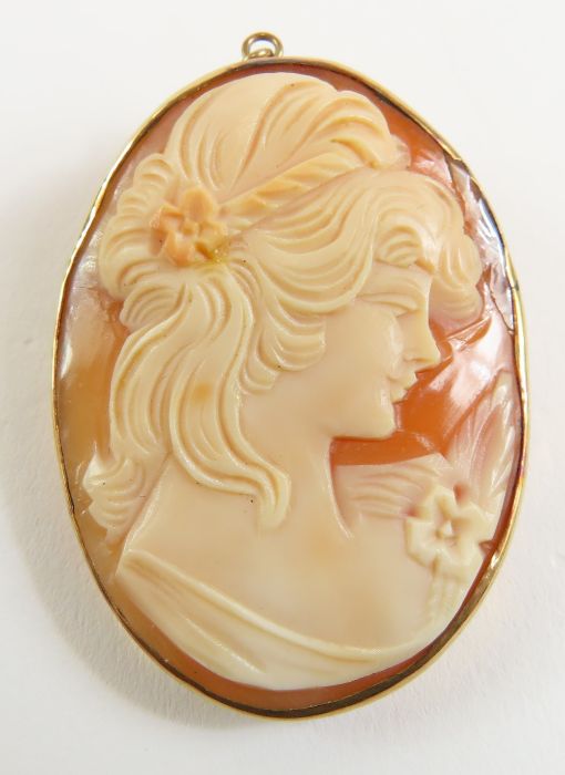 A 9ct gold oval cameo brooch, the orange shell dep