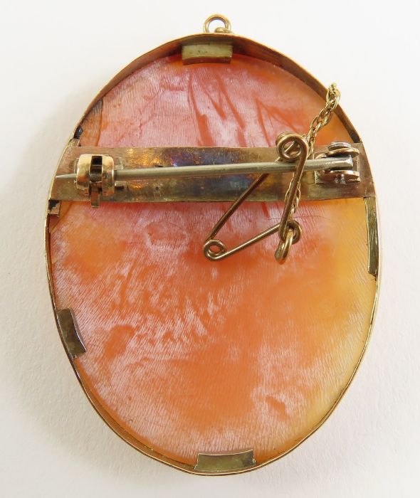 A 9ct gold oval cameo brooch, the orange shell dep - Image 2 of 6