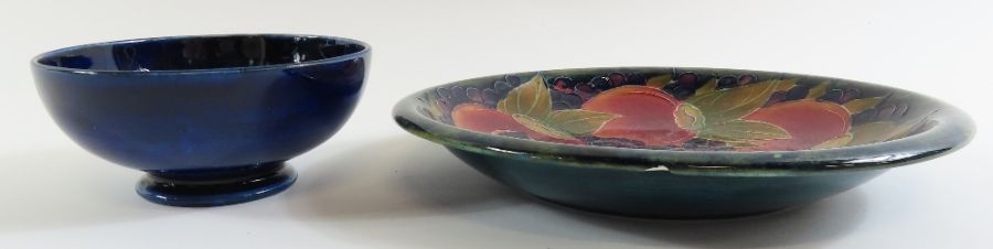 A Moorcroft Hibiscus bowl, 13.5cm, along with a pe - Image 3 of 5