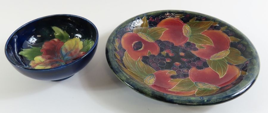 A Moorcroft Hibiscus bowl, 13.5cm, along with a pe - Image 2 of 5