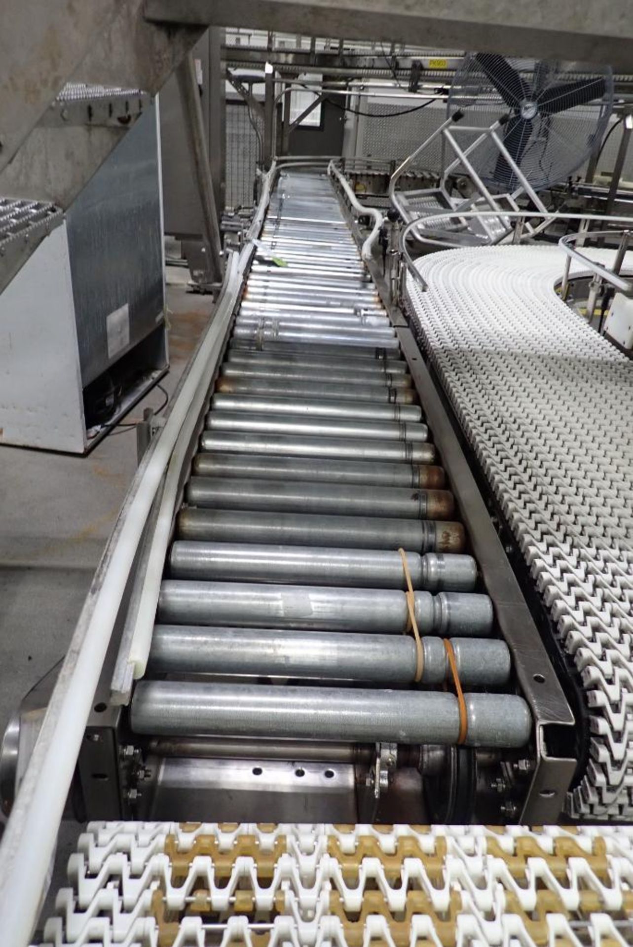 Hytrol powered roller conveyor - Image 6 of 14