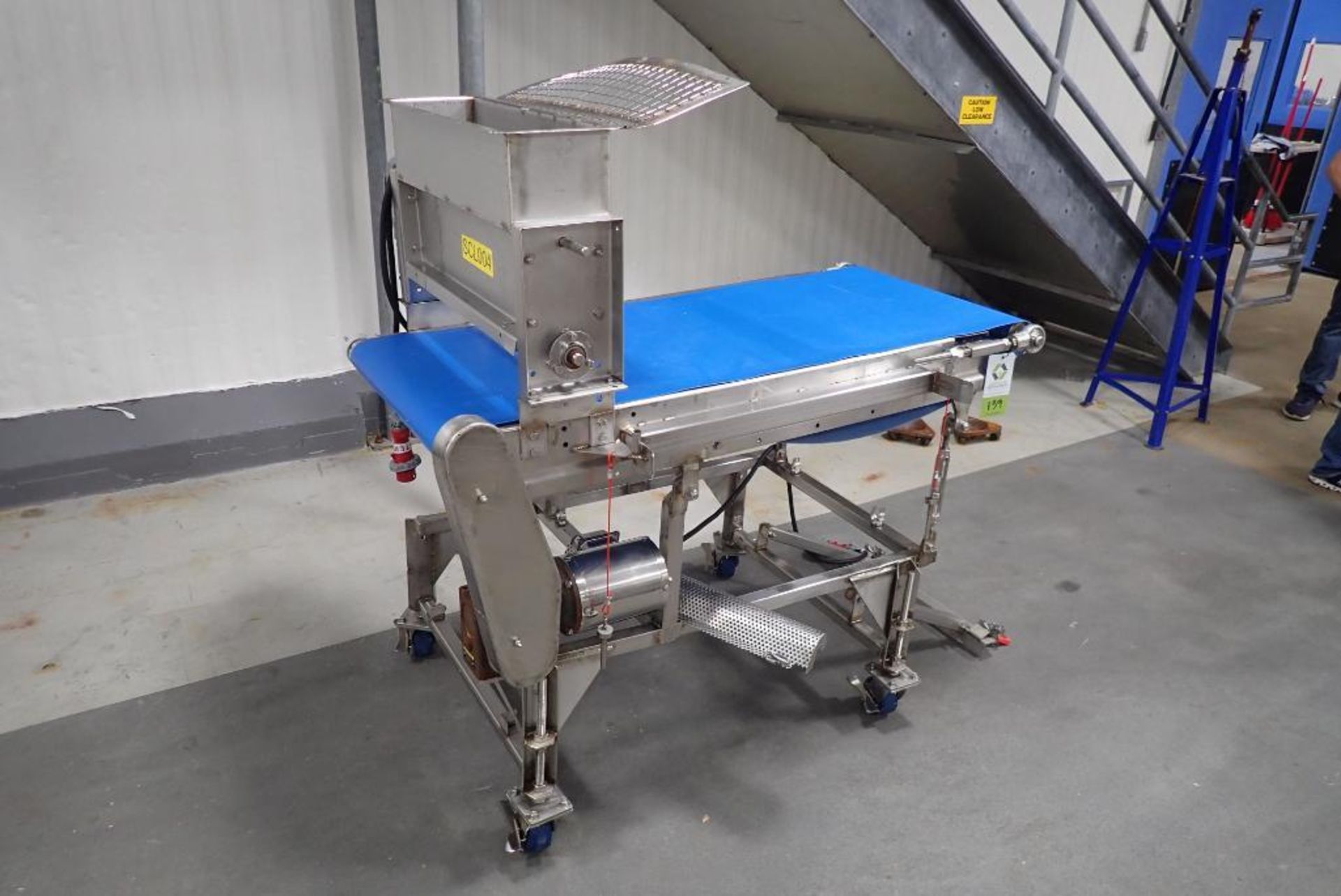 Conveyor with ingredient feeder - Image 2 of 11