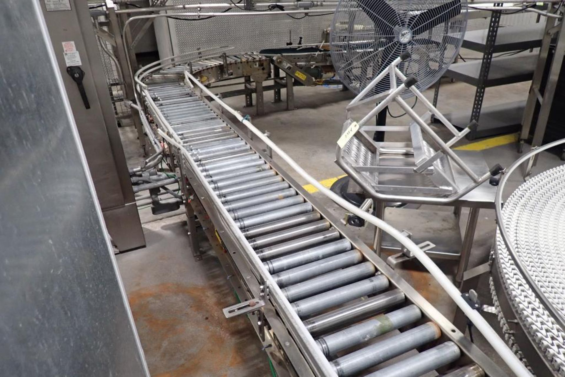 Hytrol powered roller conveyor - Image 8 of 14