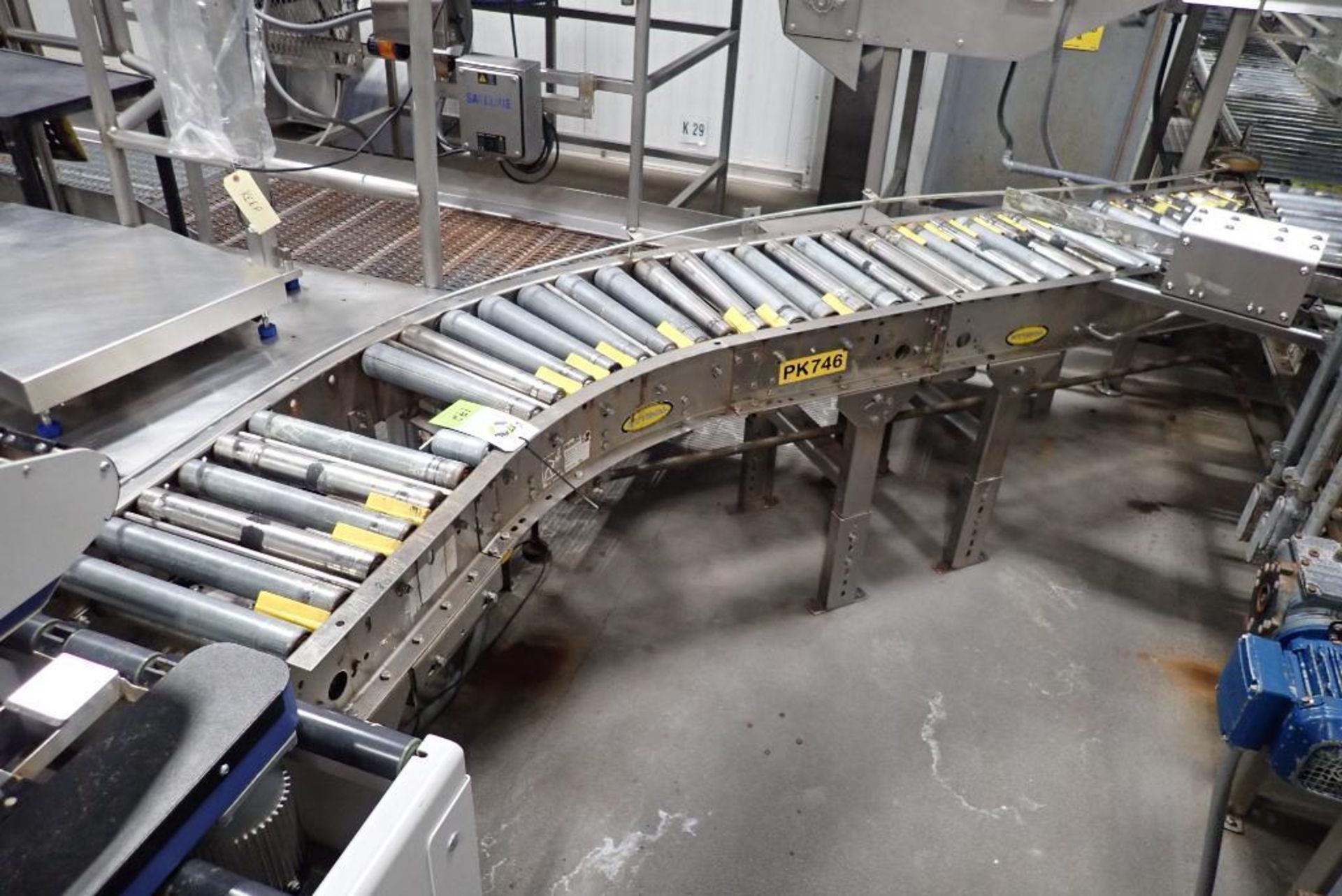 Hytrol powered roller conveyor - Image 5 of 14