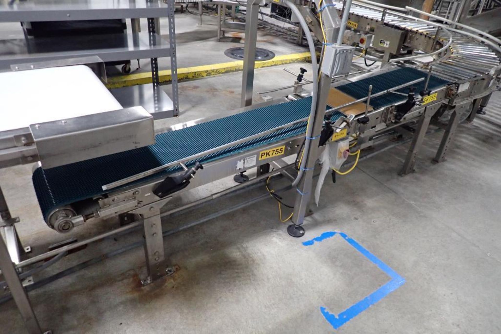 Hytrol powered roller conveyor - Image 11 of 14