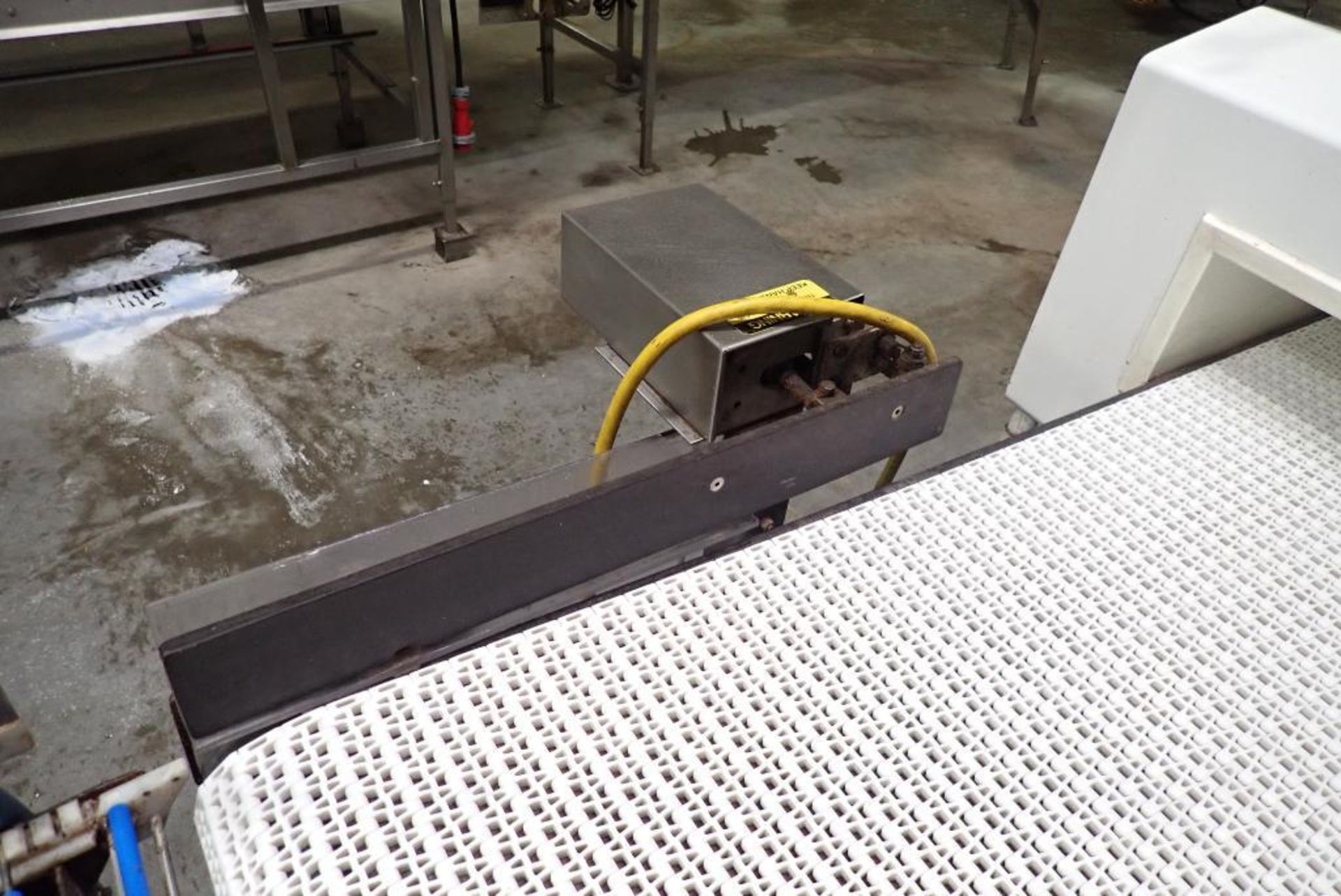 Goring Kerr metal detector with conveyor - Image 9 of 12