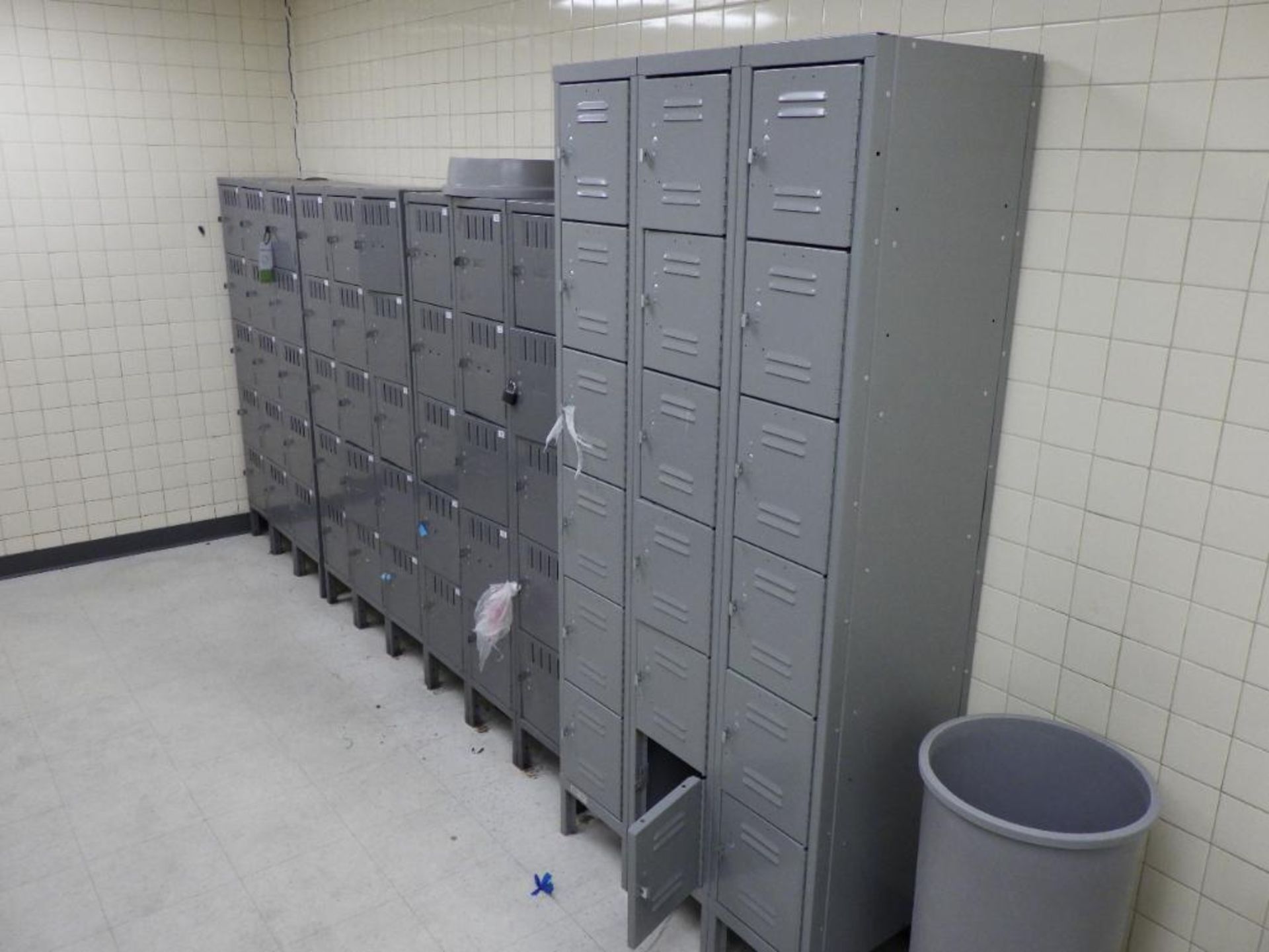 (84) Lockers - Image 11 of 14