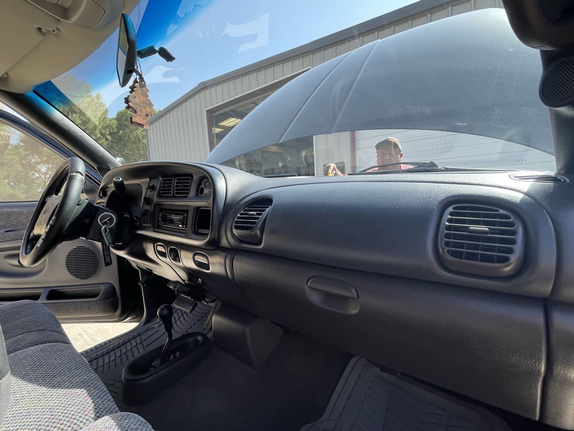 2000 Dodge Ram 2500 Laramie SLT Pickup - Image 29 of 44