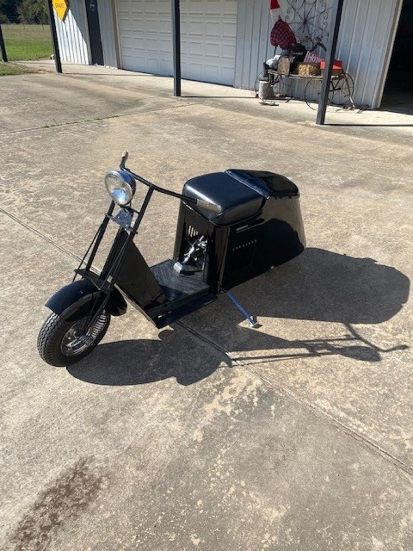 1946 Cushman Turtleback Series 50 Scooter - Image 2 of 11