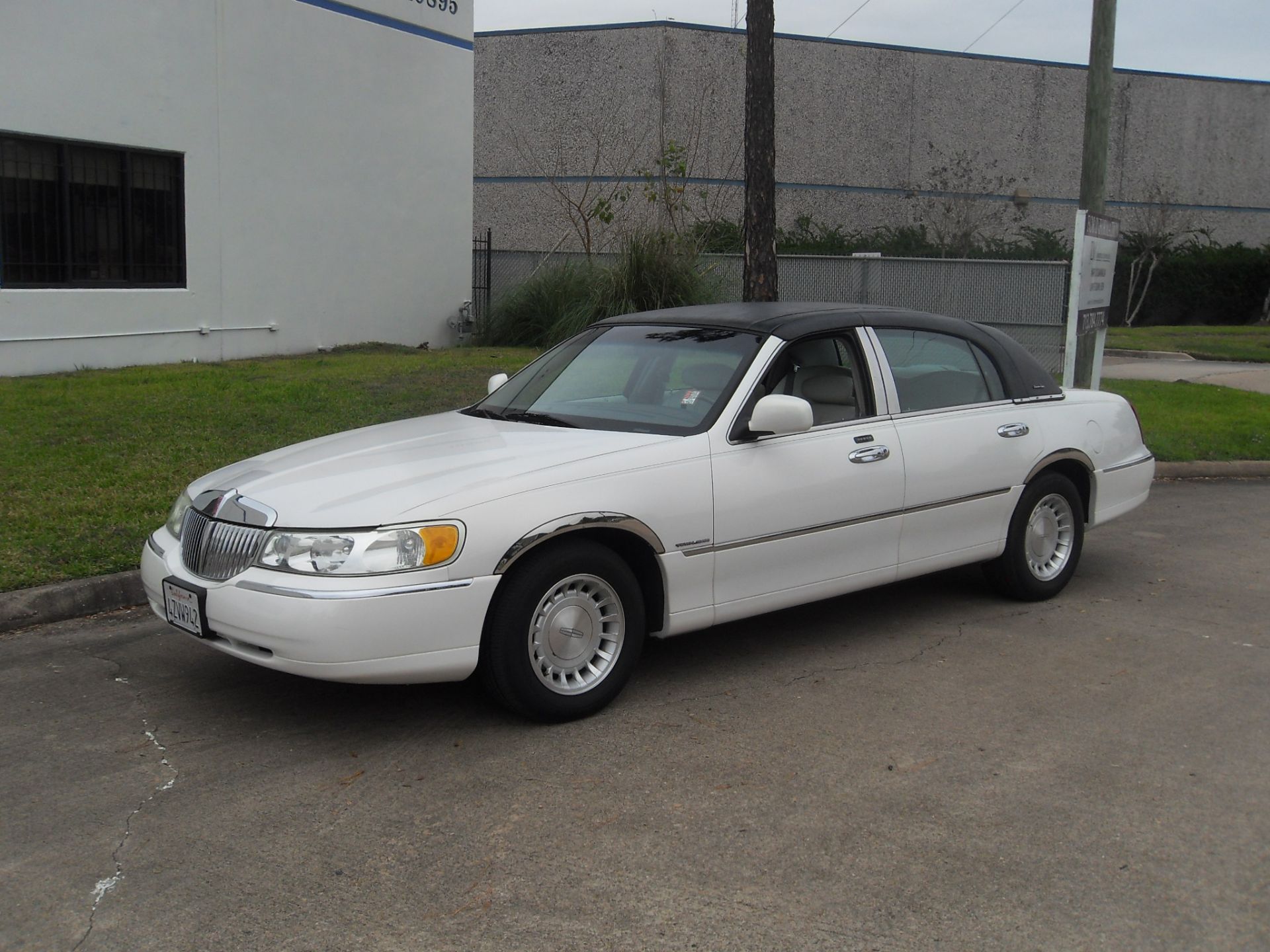 2001 Lincoln Town Car Executive Edition 4DR Sedan