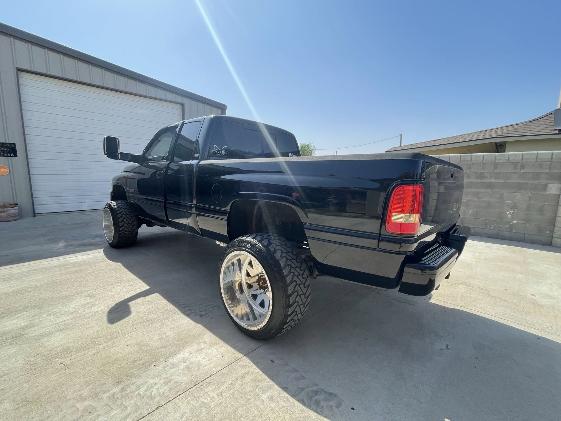 2000 Dodge Ram 2500 Laramie SLT Pickup - Image 8 of 44