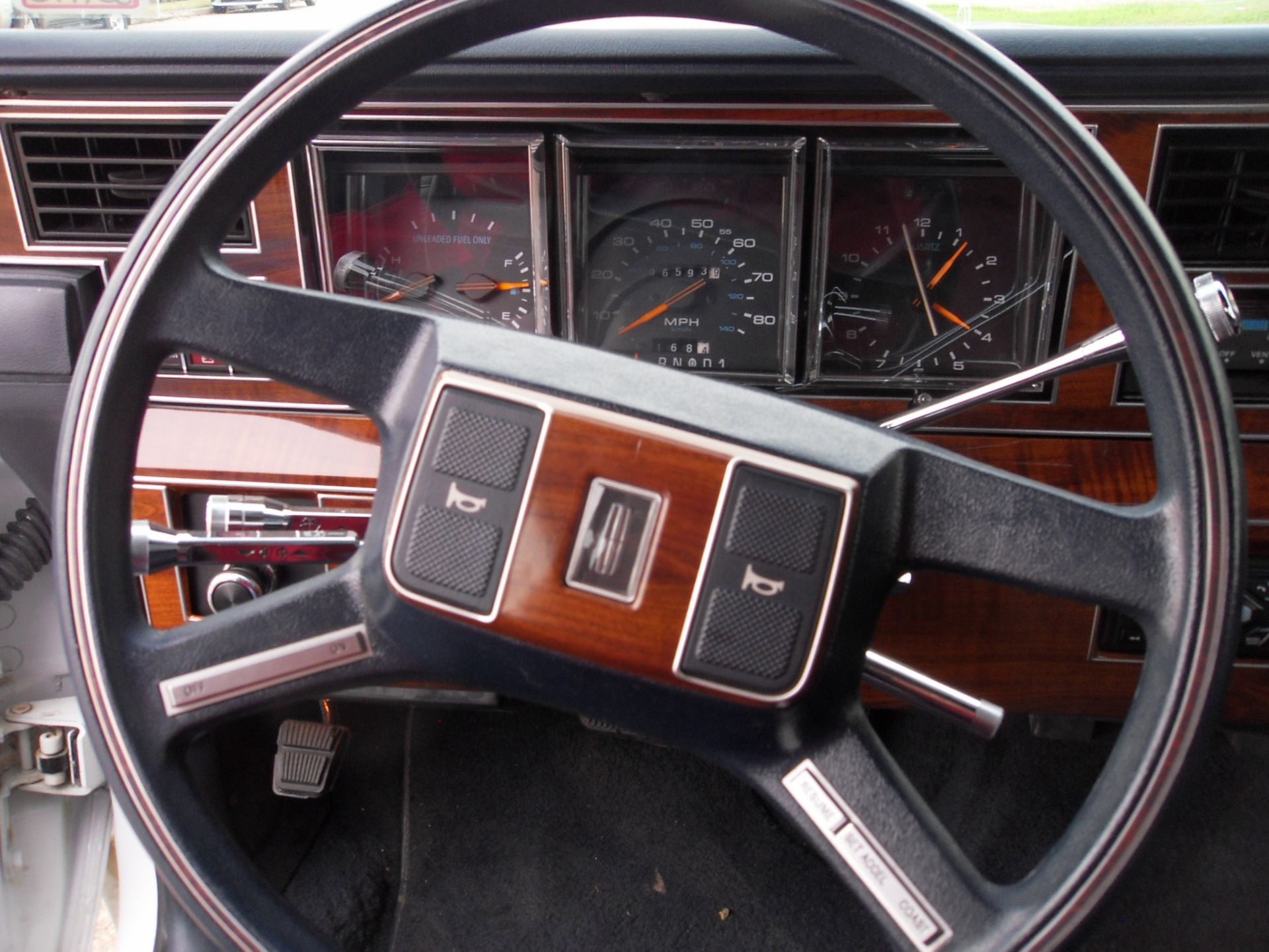 1989 Lincoln Town Car - Image 15 of 25