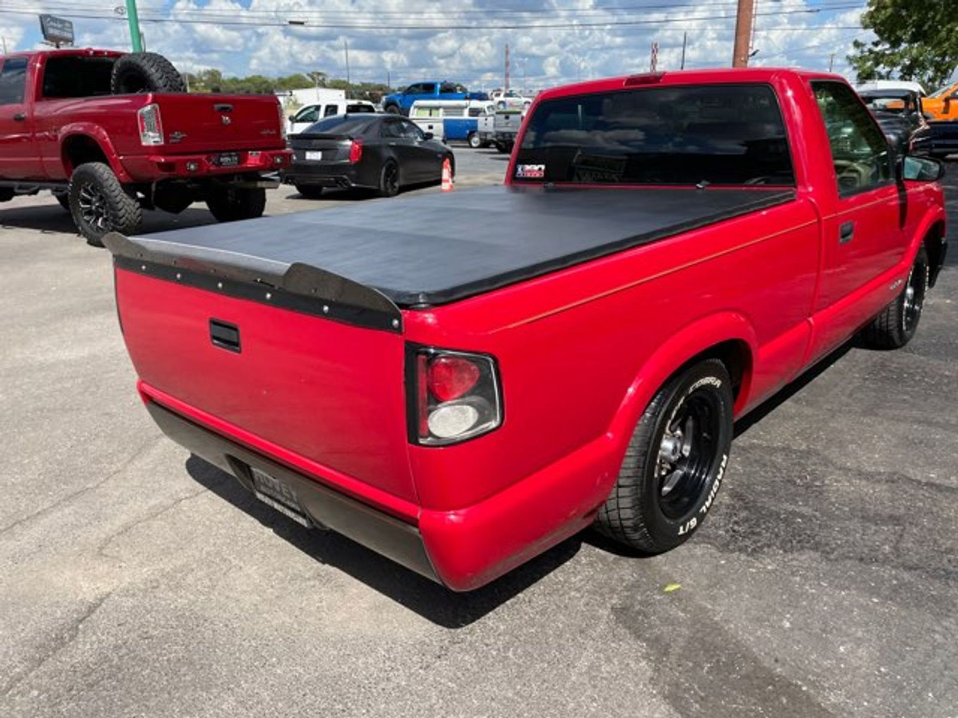 1998 Chevrolet S10 Pickup - Image 9 of 27