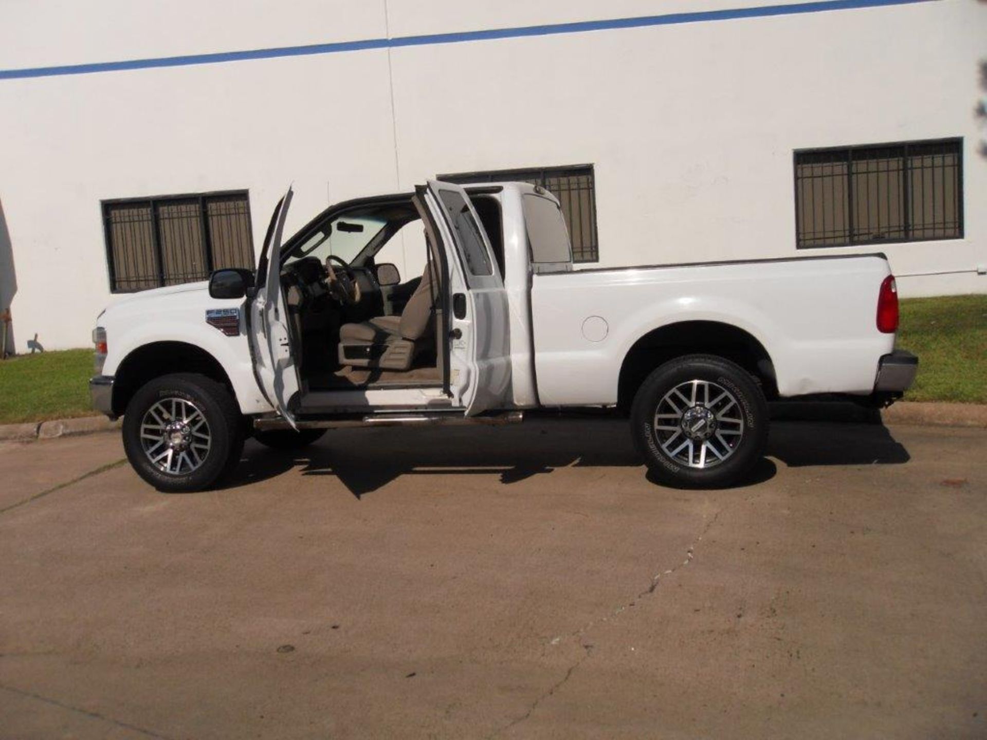 2008 Ford F250 XLT Super Duty Extended Cab Short Bed Pickup - Image 8 of 37