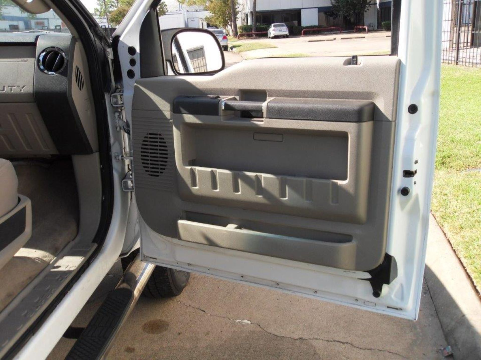 2008 Ford F250 XLT Super Duty Extended Cab Short Bed Pickup - Image 30 of 37